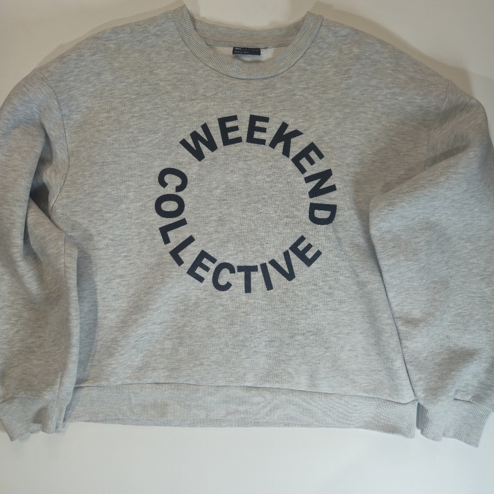Asos Cropped‎ Sweater Womens Medium Grey Navy Weekend Collective Loungewear
